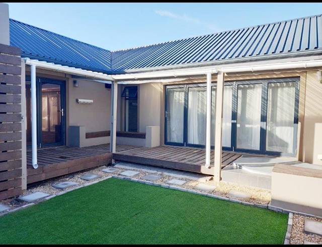 2 BEDROOM HOUSE RENTED IN PINELANDS